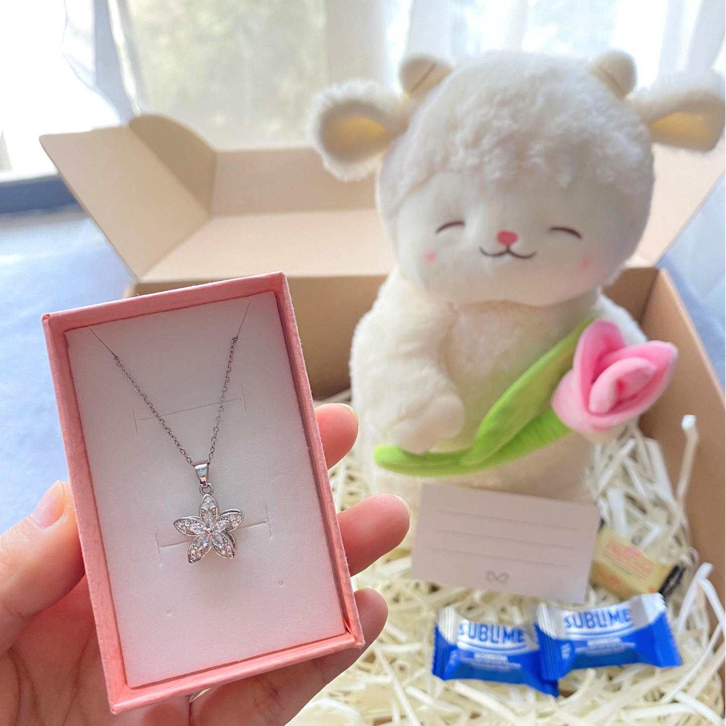 ✨🌸 Luz de Ternura: Peluche + Collar Giratorio de tu elección
